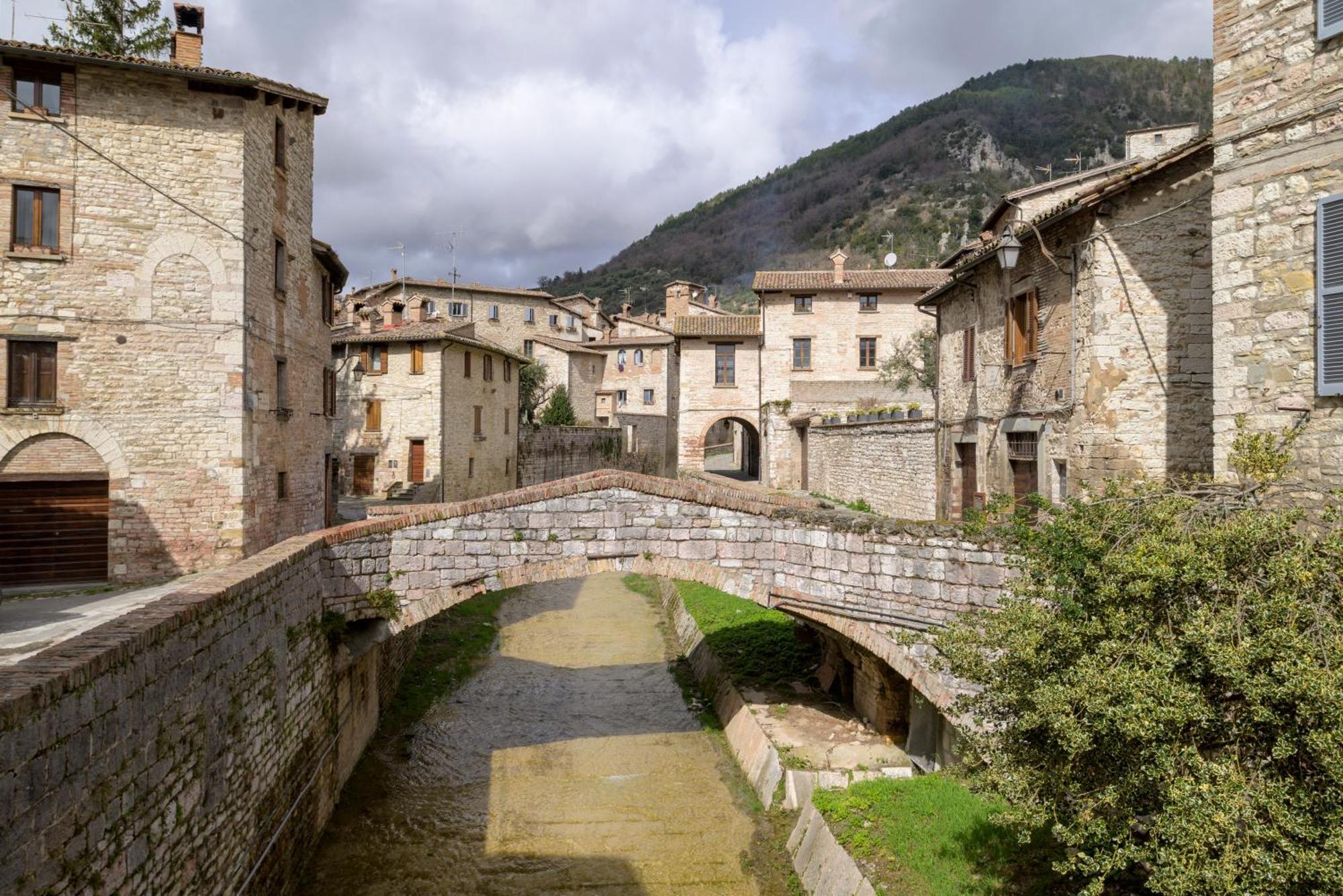 Dimora Giada & Gloria Apartment Gubbio Exterior photo